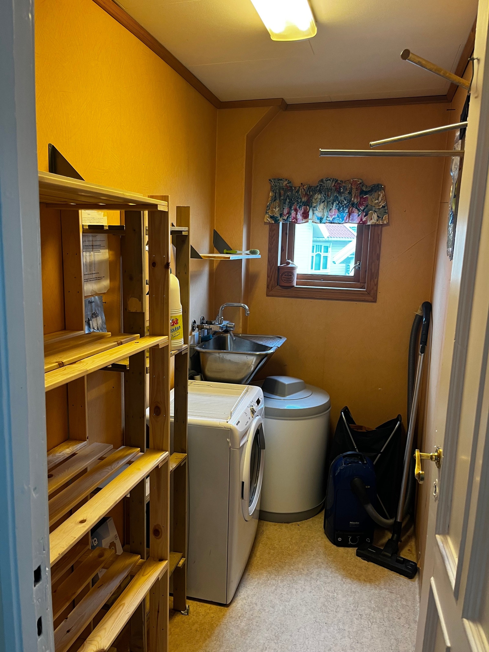 Vaskerom Galleribilde