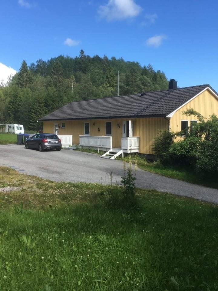 God uteplass garasje og uteområde Galleribilde