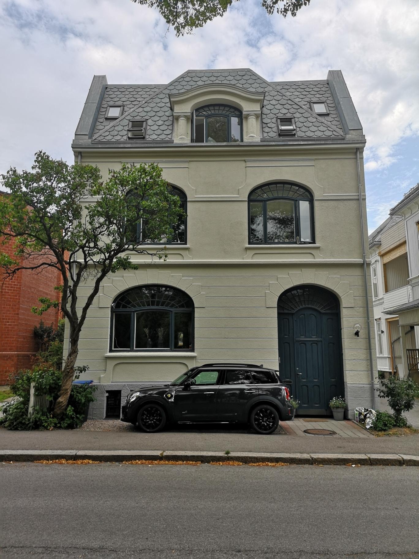 1. Etasje med inngang bak huset Galleribilde