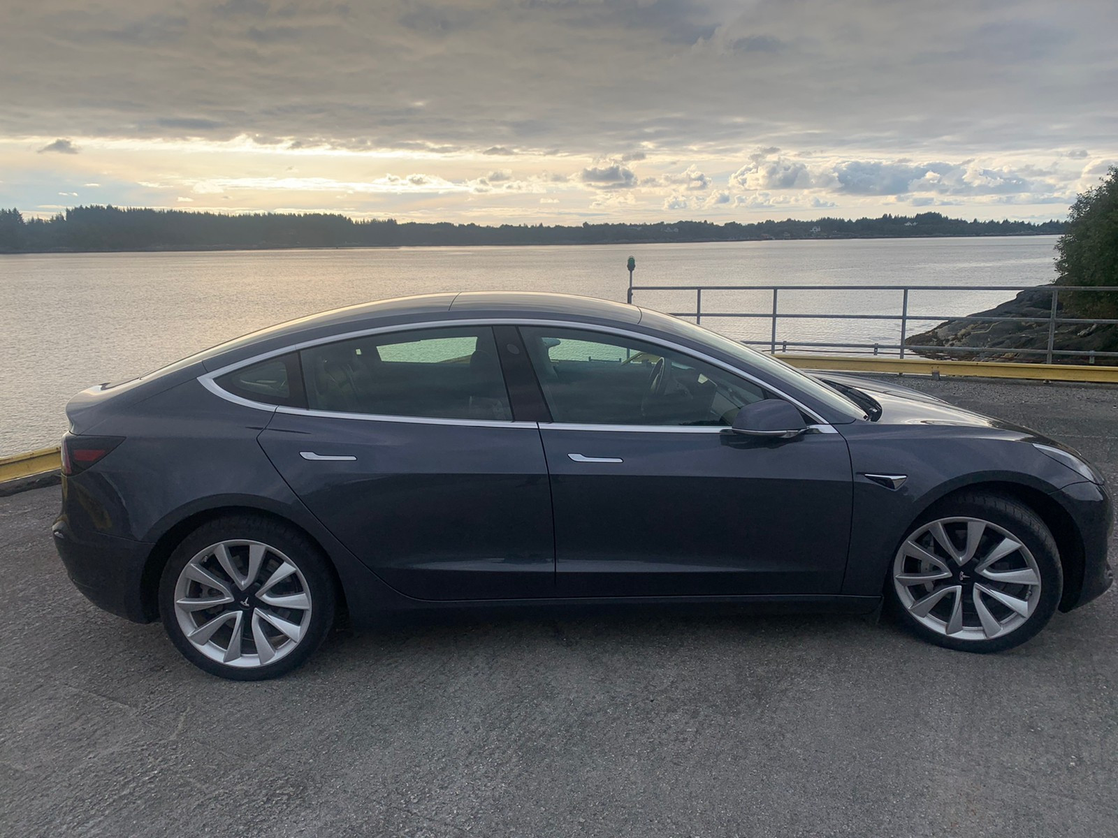Tesla Model 3 MODEL 3 65KW long range