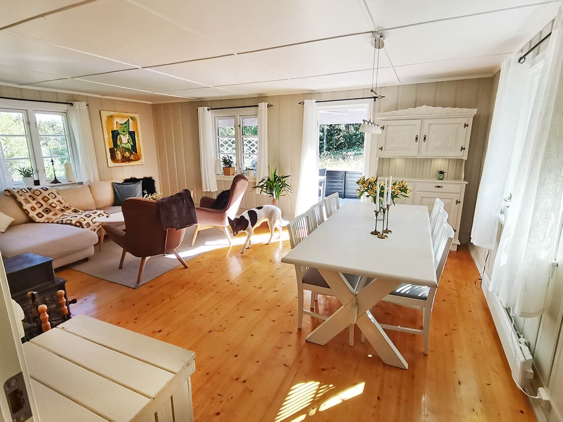 Stue/spisestue med utgang til terassen. Galleribilde