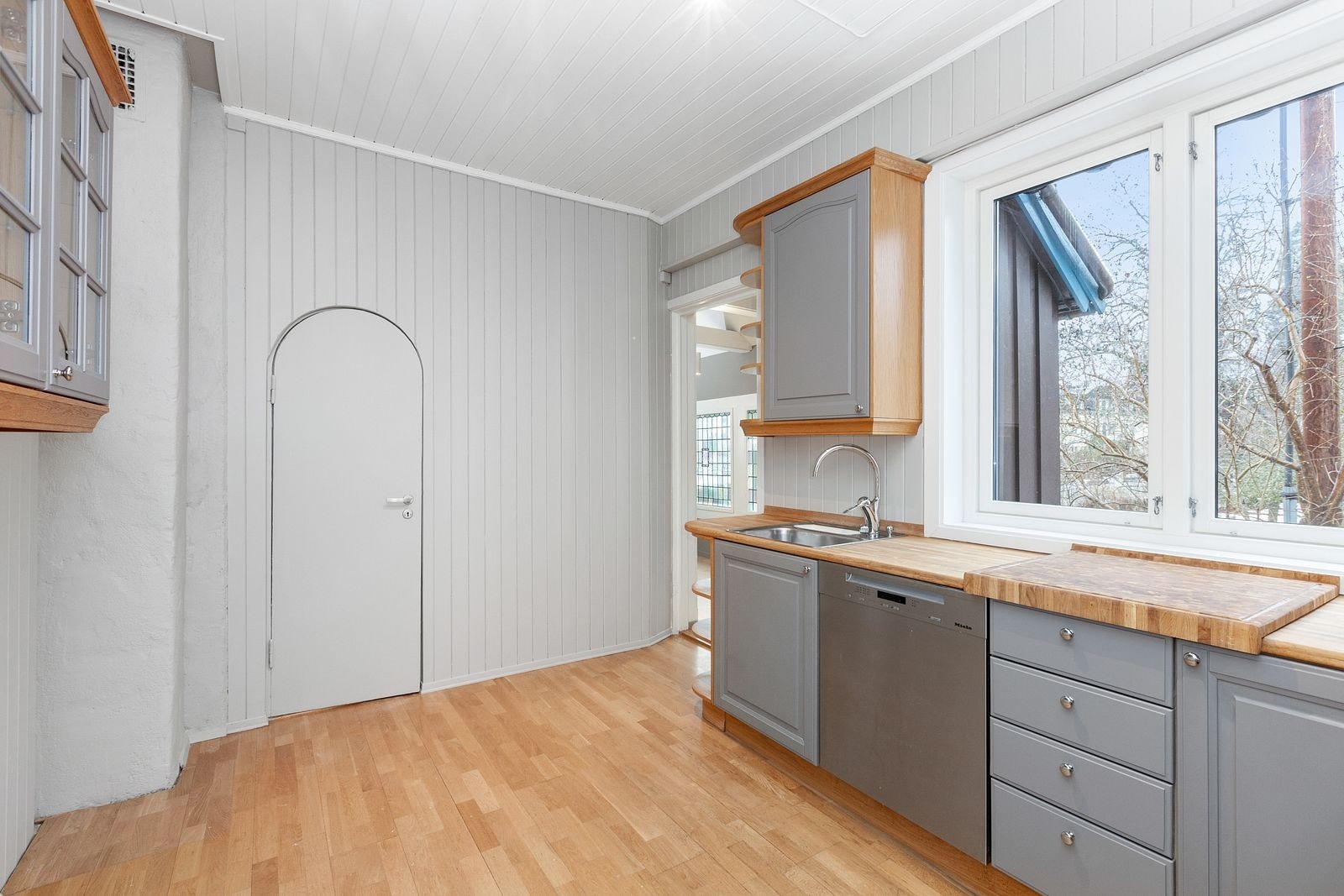 Utgang til hagen fra kjøkkenet Galleribilde