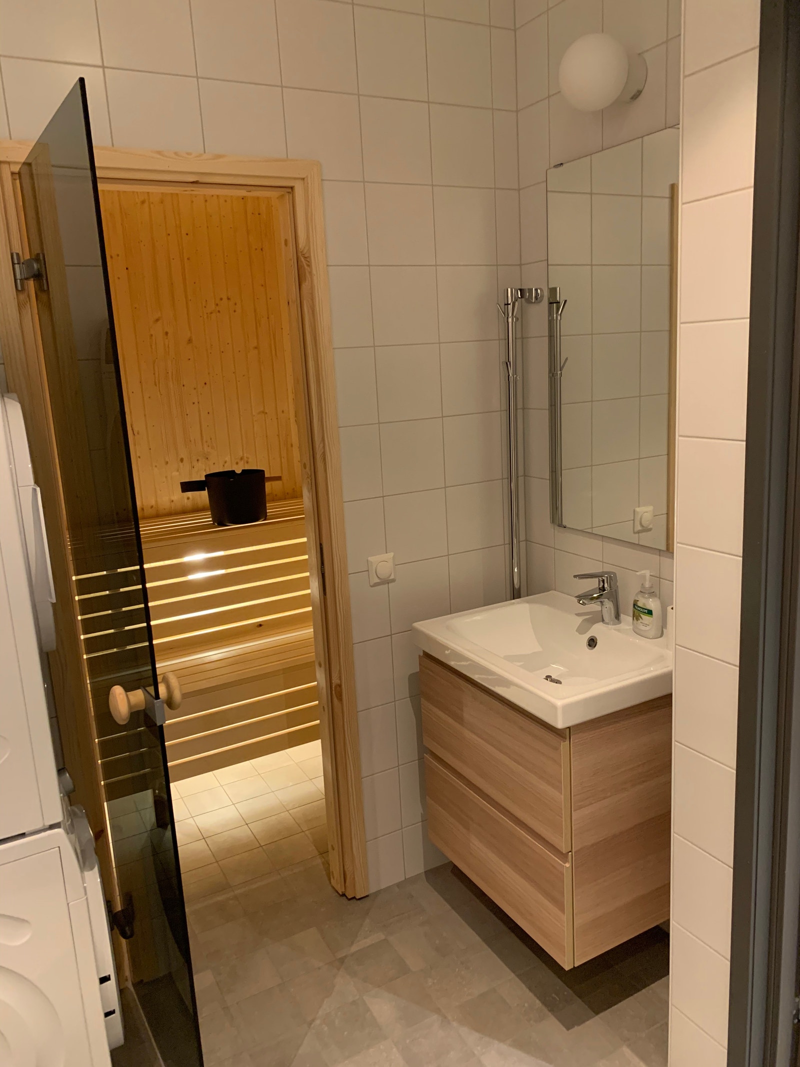 10-bäddslägenhet, duschrum med bastu och tvätt/tork Galleribilde