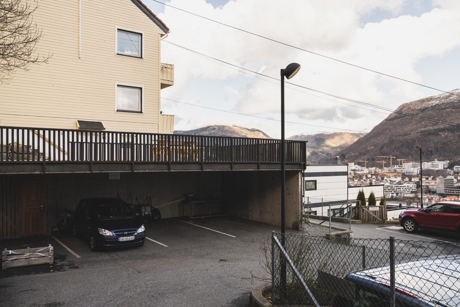 carport med elbillader Galleribilde