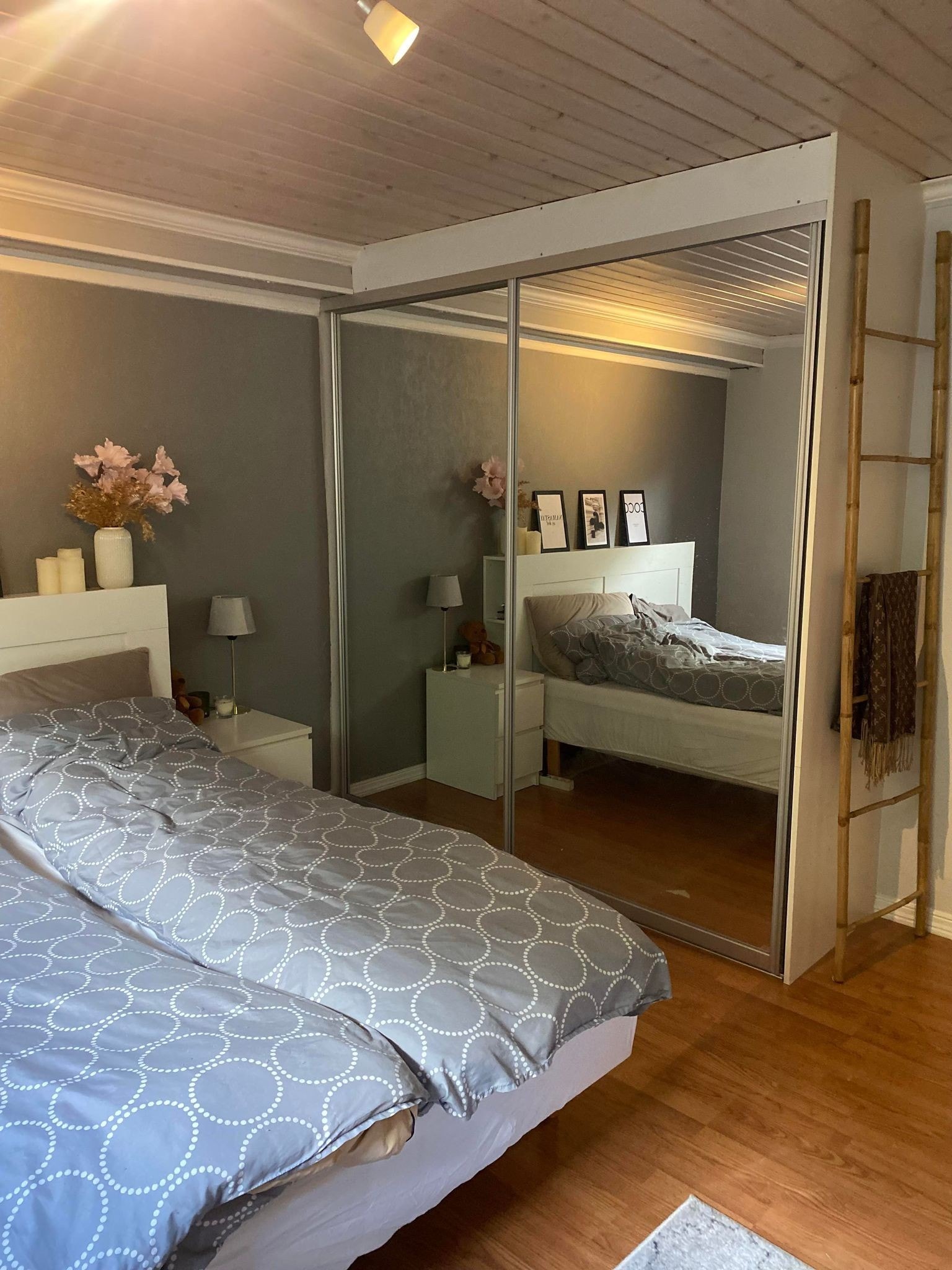 Stort garderobeskap Galleribilde