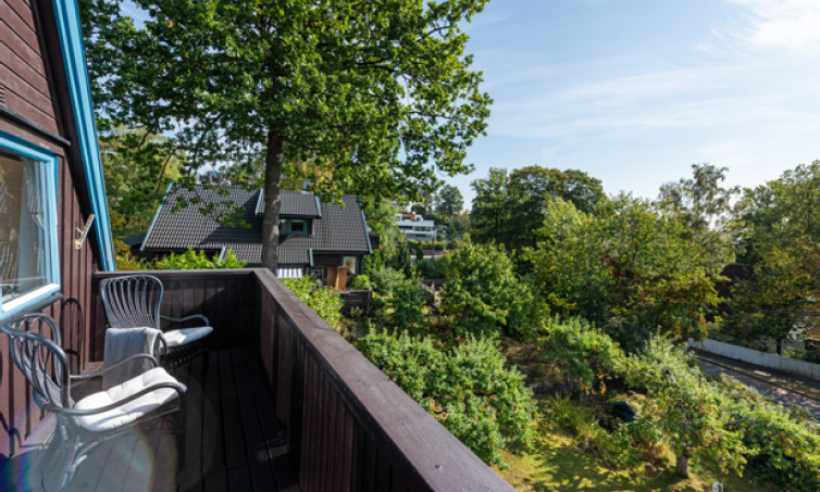 Balkong med sjøutsikt og gode solforhold Galleribilde