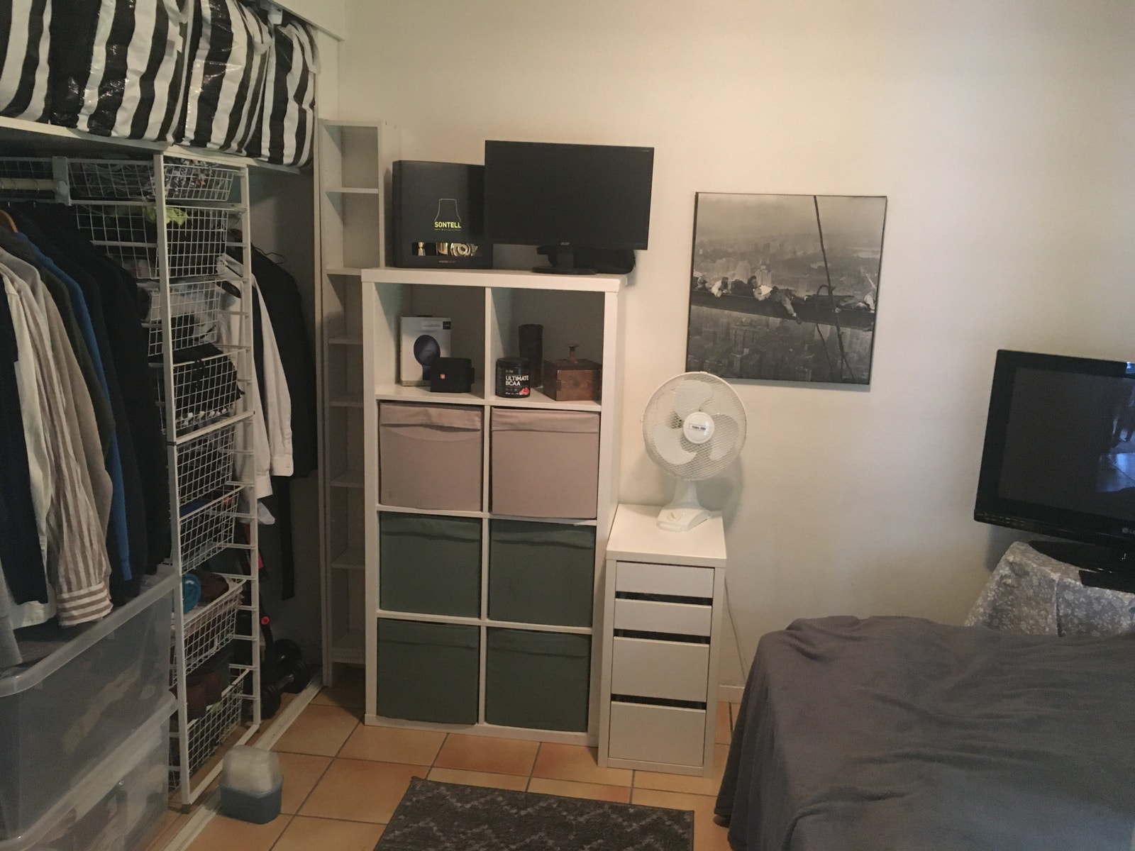 Soverom m/garderobe Galleribilde