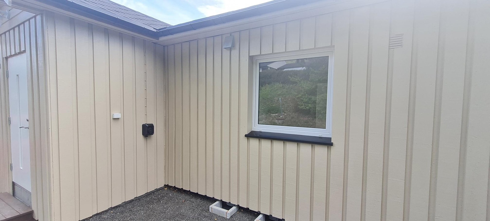 Ladde boks for landing av EL bil med separat 16 Amper kurs Galleribilde