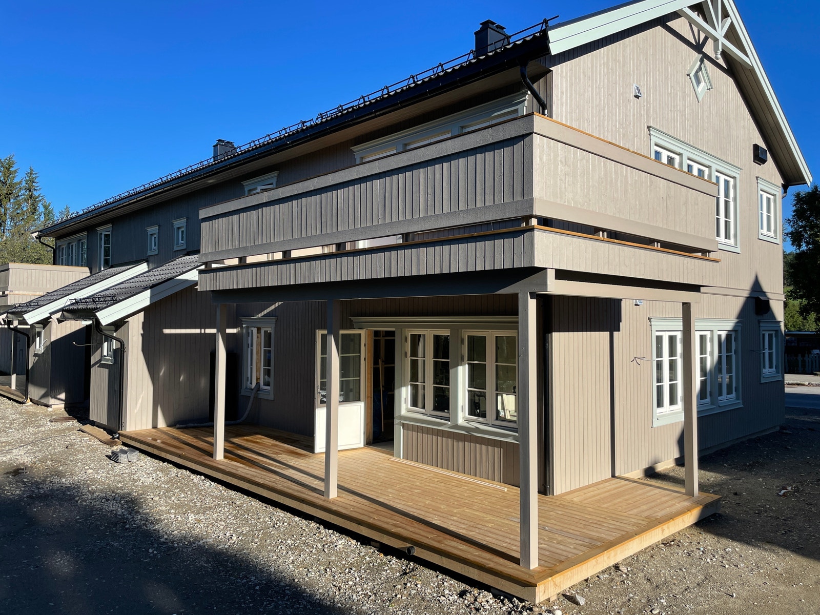 Leiligheten har utgang fra stuen til en romslig balkong på underkant av 18 kvm. Galleribilde