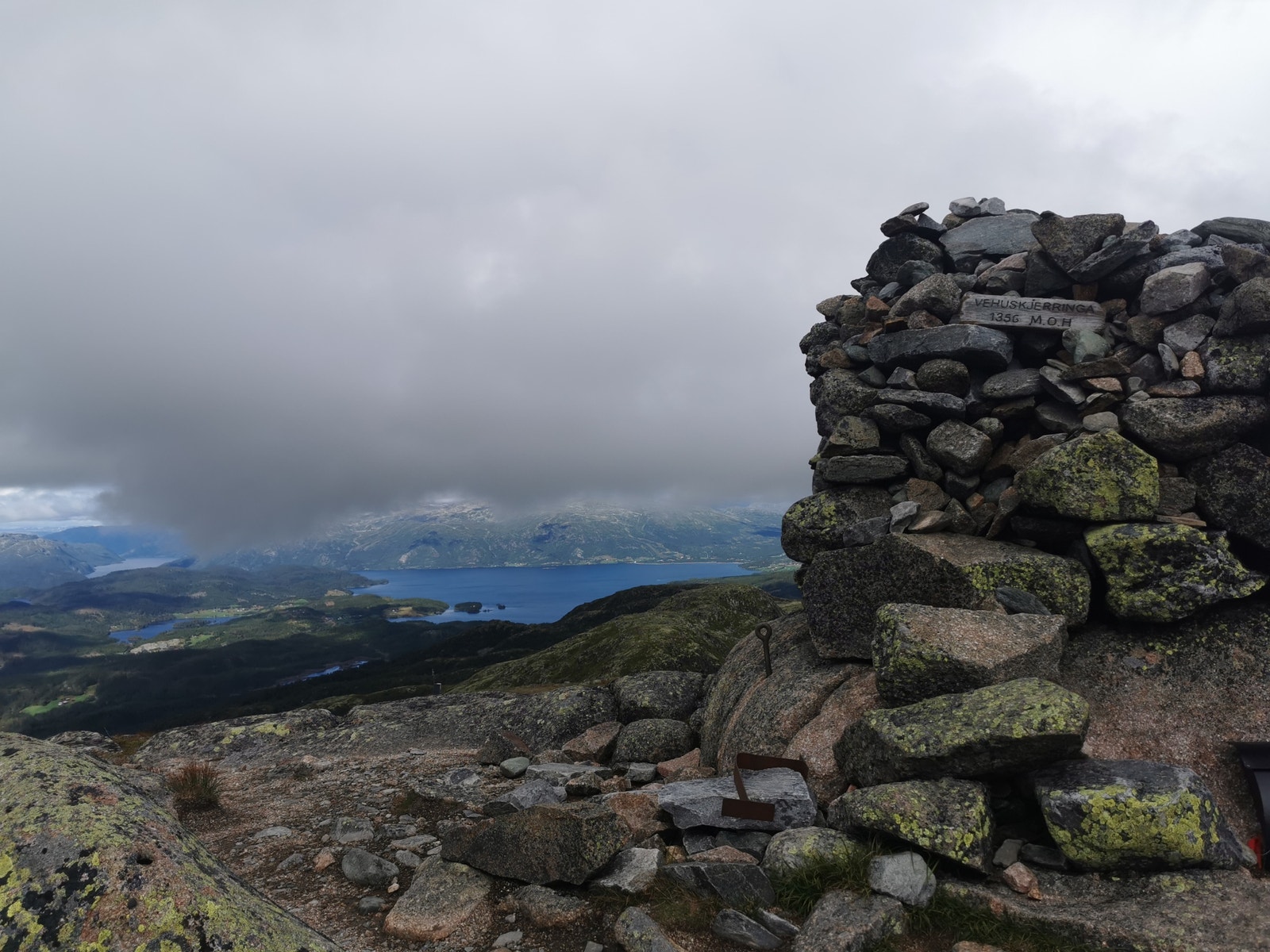 Utsikt fra Vehuskjerringa retning Hardangervidda Galleribilde