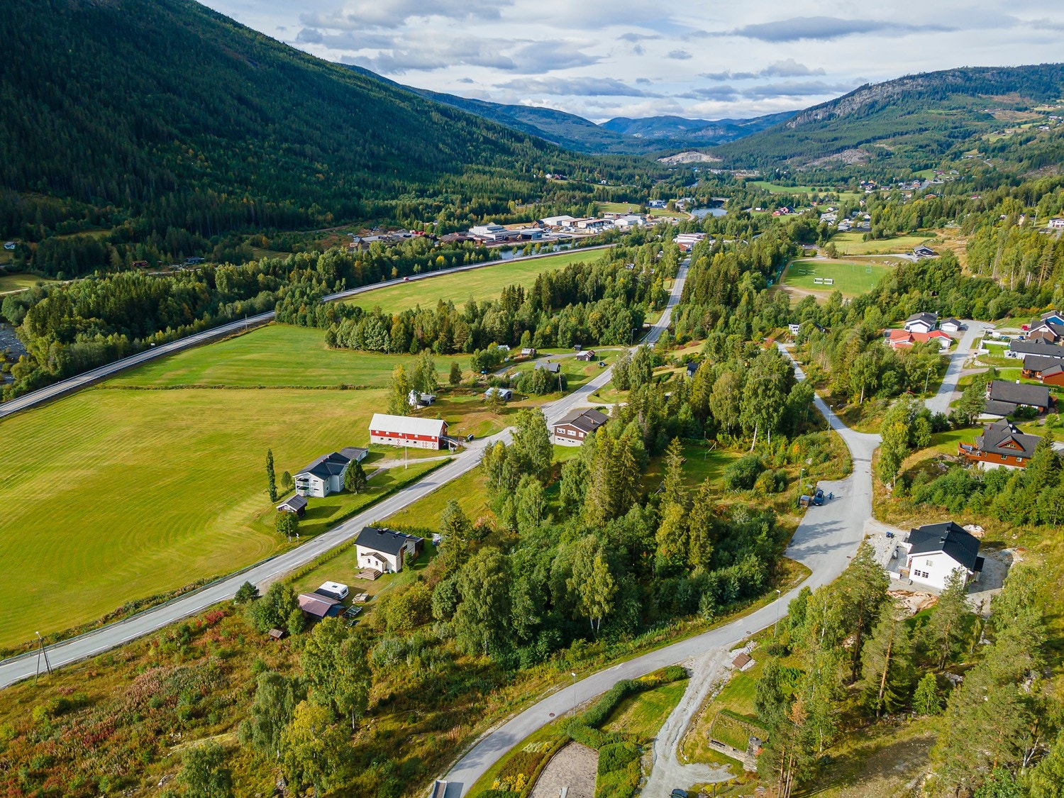 Torpo ligg sentralt til langs RV7 mellom Ål og Gol. Galleribilde