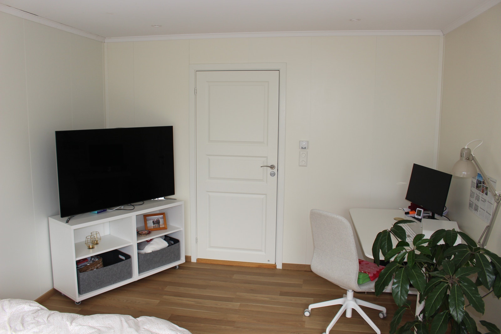 Stue/sov sett mot kjøkken Galleribilde