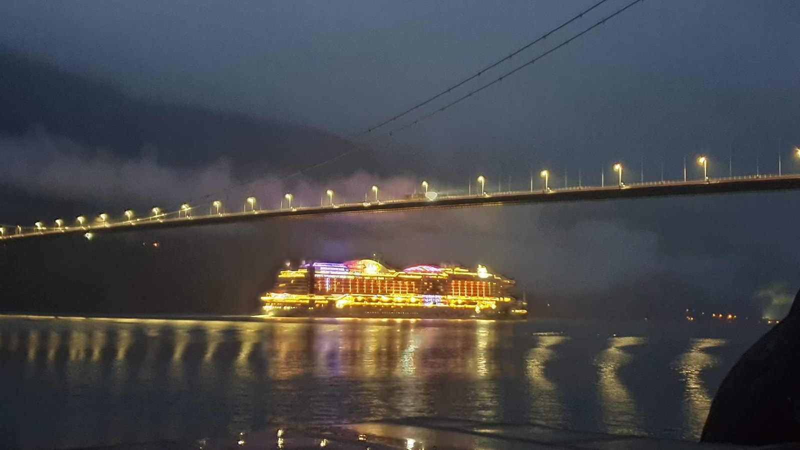 Utsikt mot Hardangerbrua Galleribilde