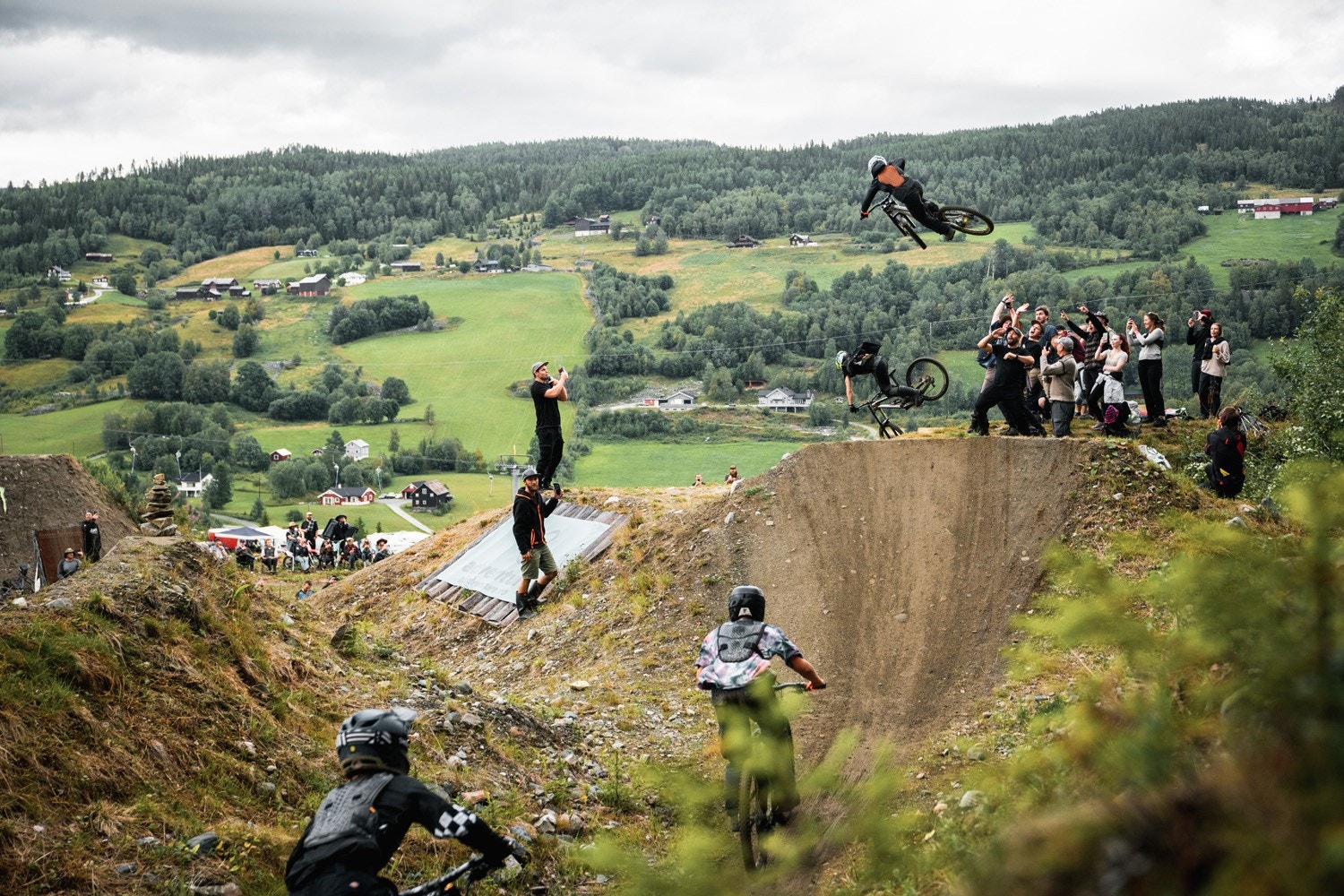 Huck Bike Fest samlar freeride-syklistar frå heile verda i Ål skisenter Galleribilde