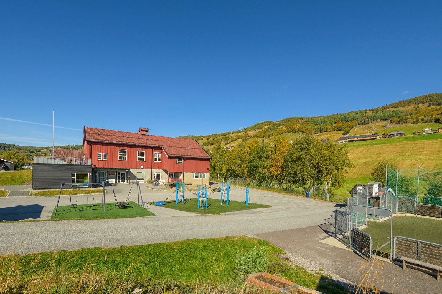 Nordbygdene skule og barnehage i Leveld. Galleribilde