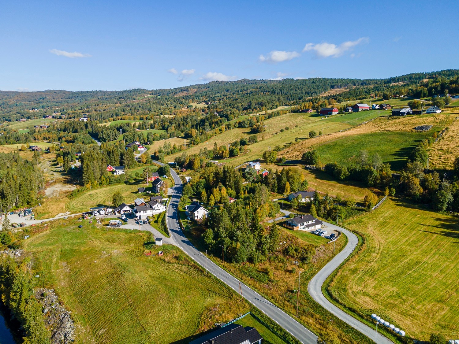 Votndalen bustadfelt ligg vakkert til i ei grøn fjellbygd. Galleribilde