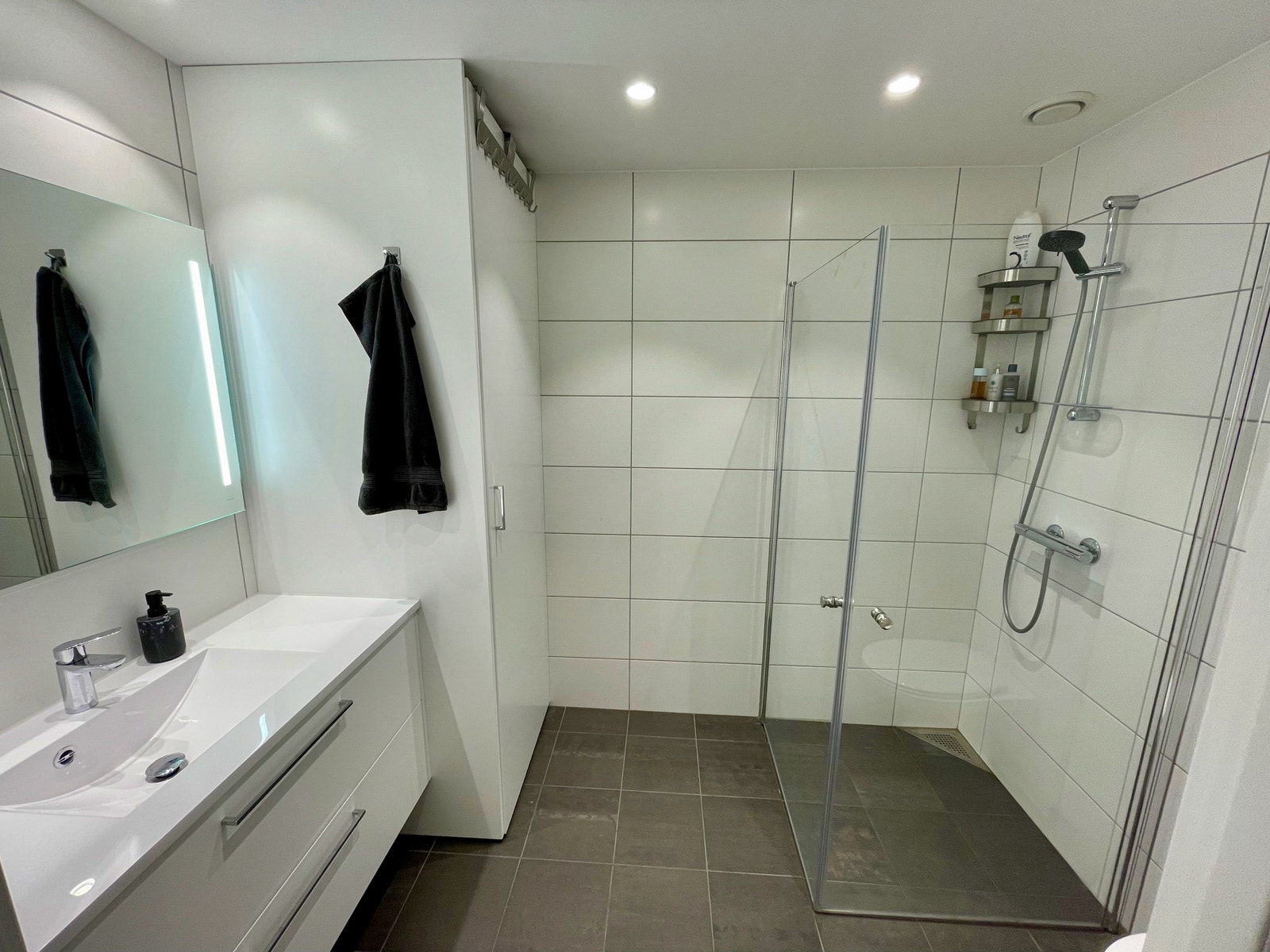 Moderne bad
Modern bathroom Galleribilde
