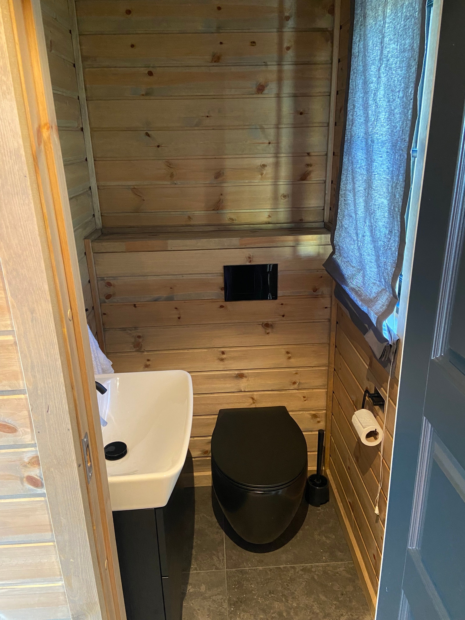 Liten toalett Galleribilde