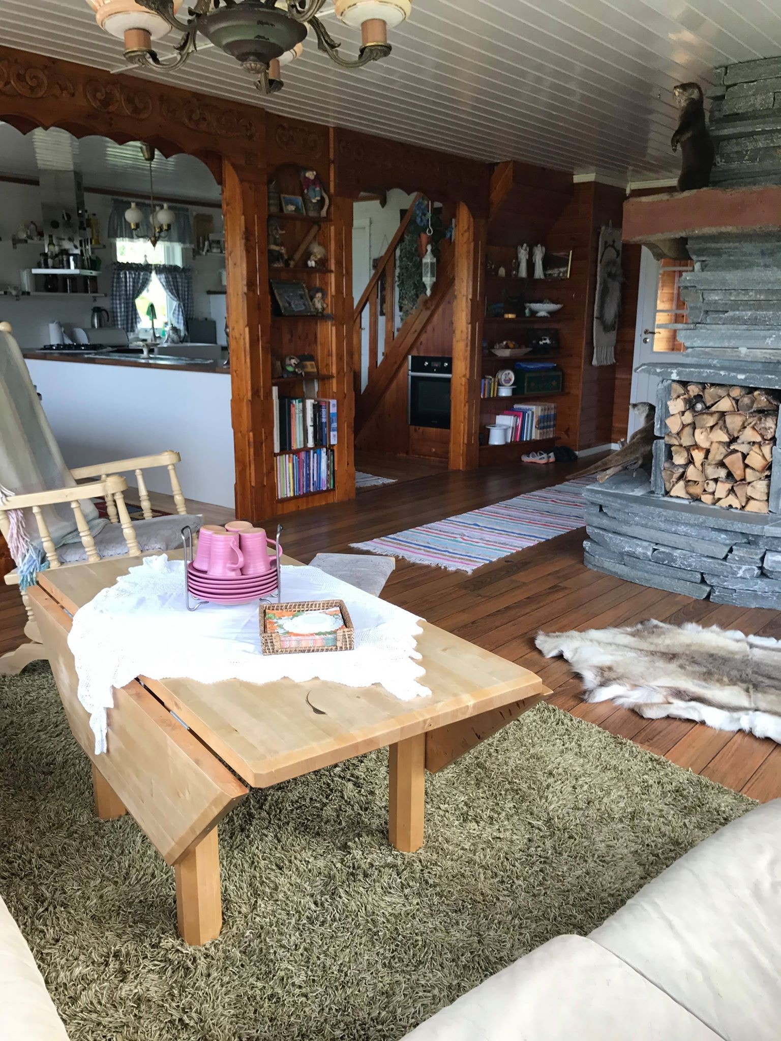 Stua mot kjøkken Galleribilde