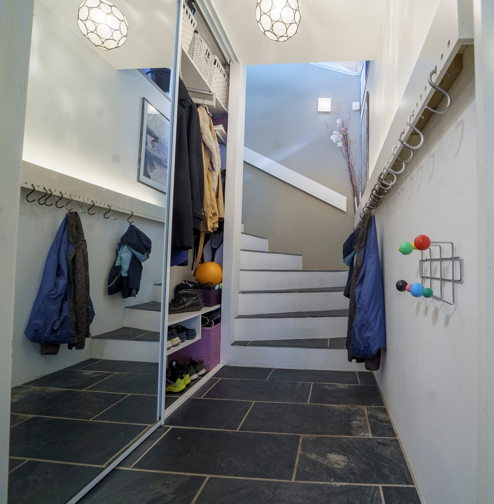 8. etg. Inngangsparti garderobe Galleribilde