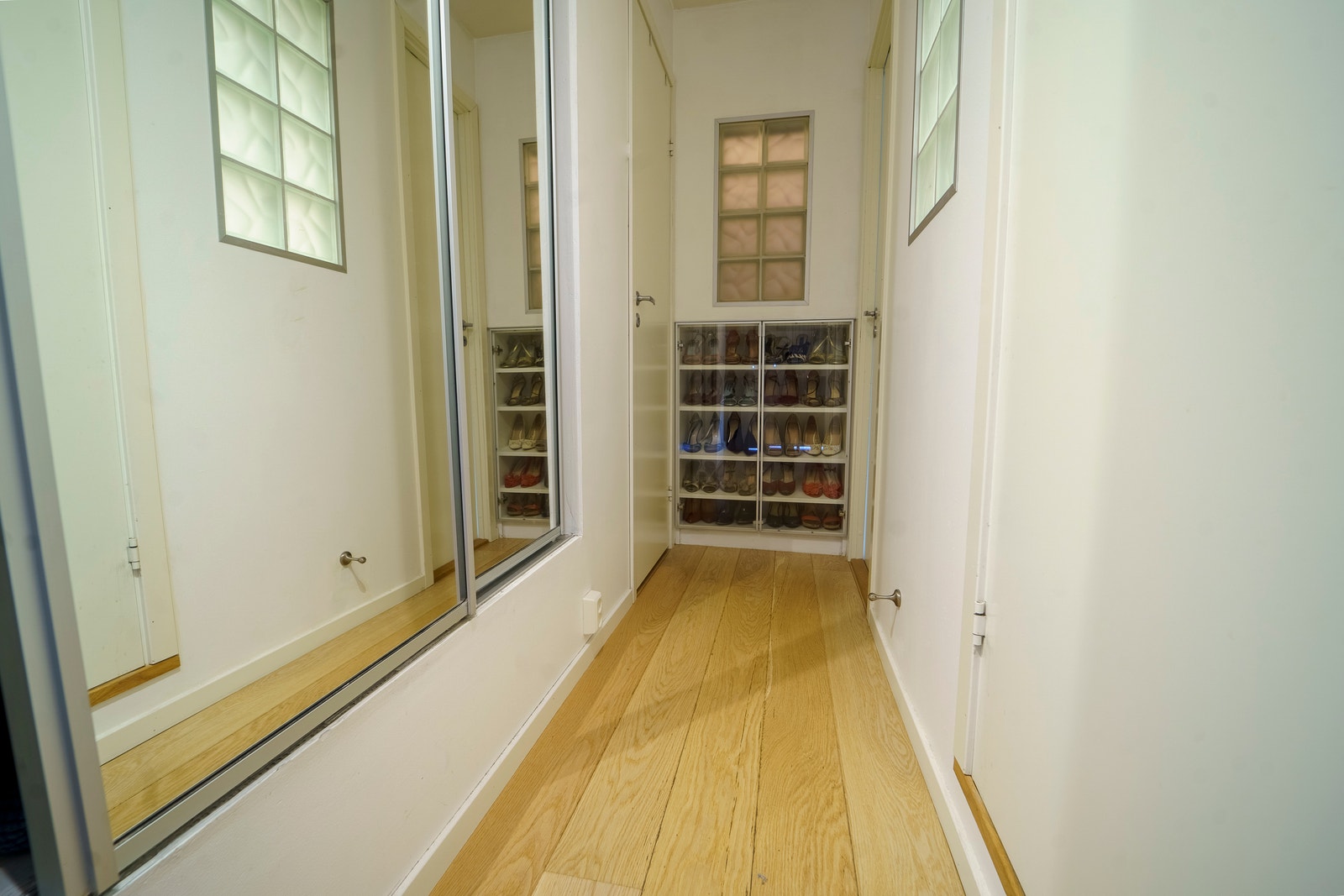 10. etg. Gang til soverommene, bad, gjestetoalett og walk-in garderobe Galleribilde