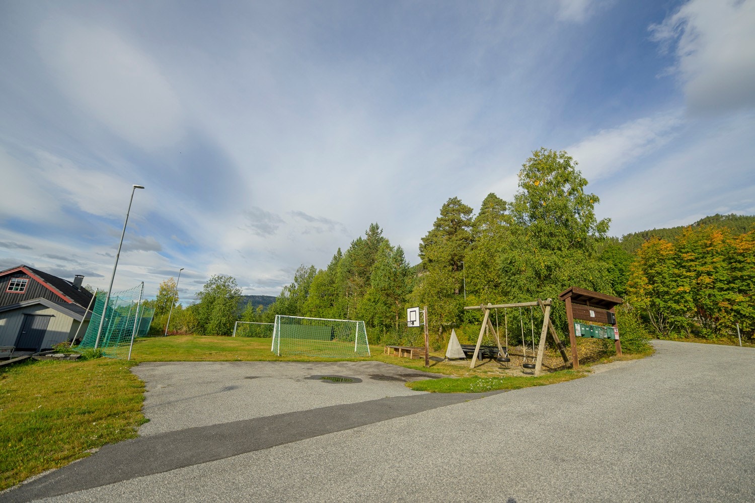 Leikeplass i Bakken I bustadfelt. Galleribilde