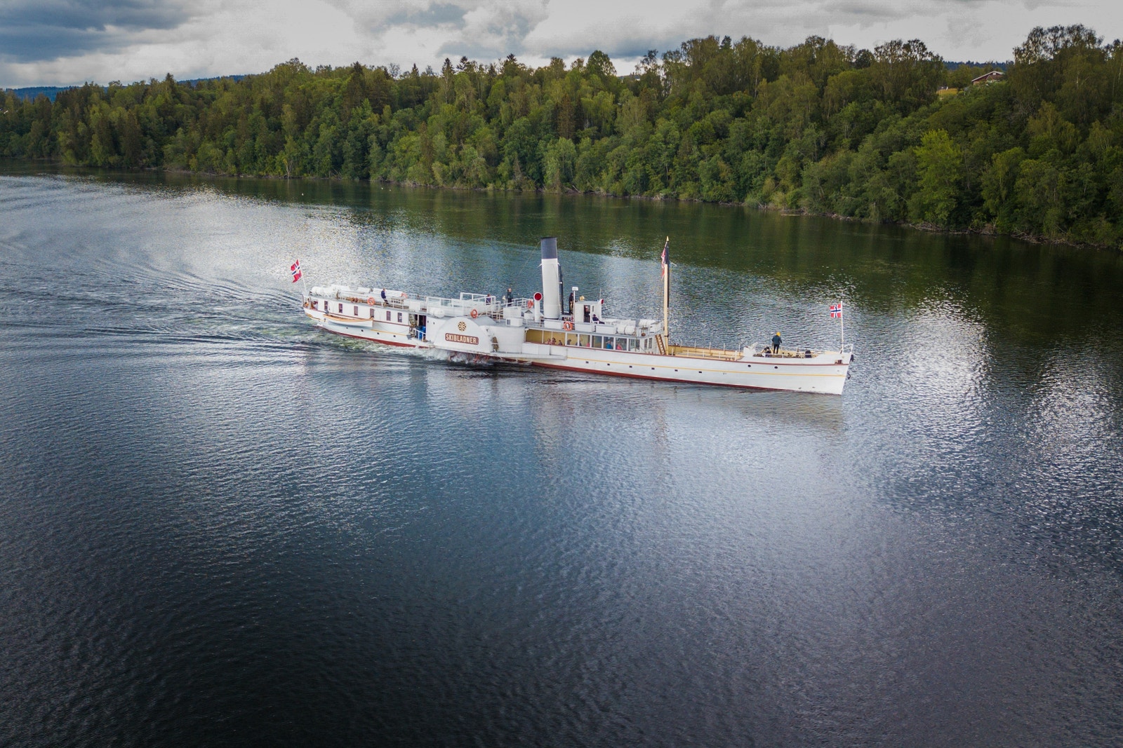 Skibladner på vei inn til Eidsvoll Galleribilde