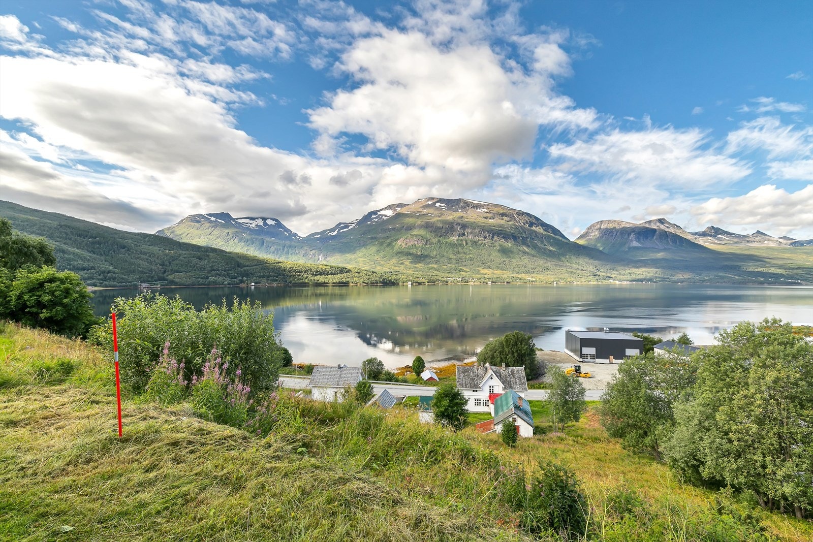 Også i hagen er du omkranset av fantastisk utsikt. Galleribilde