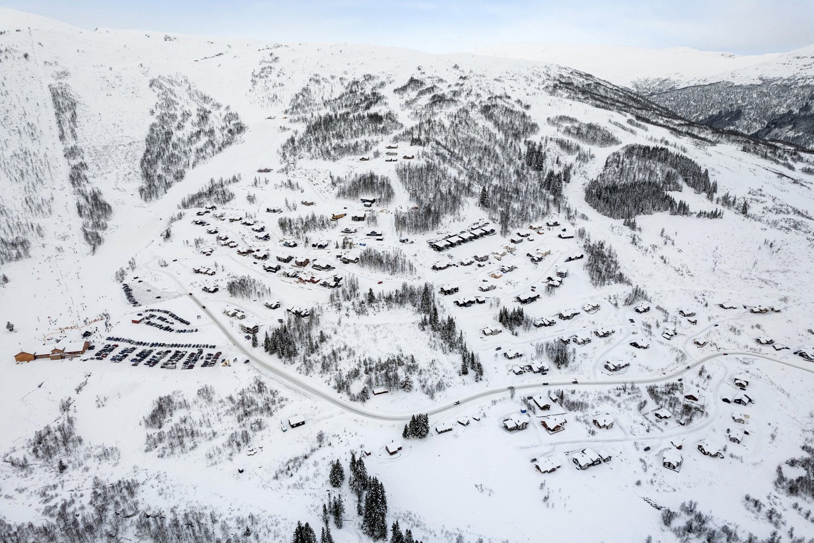 Hodlekve har dei seinaste år bygd ut skitrasséane med stort hell. Snøsikkert og trasséar i alle vanskelighetsgradar. Galleribilde