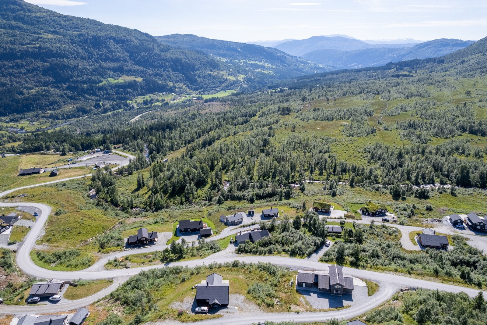 Det går transportløype til trekka i overkant av tomten. Langrennsløypa ligg rett nedanfor tomta. Galleribilde