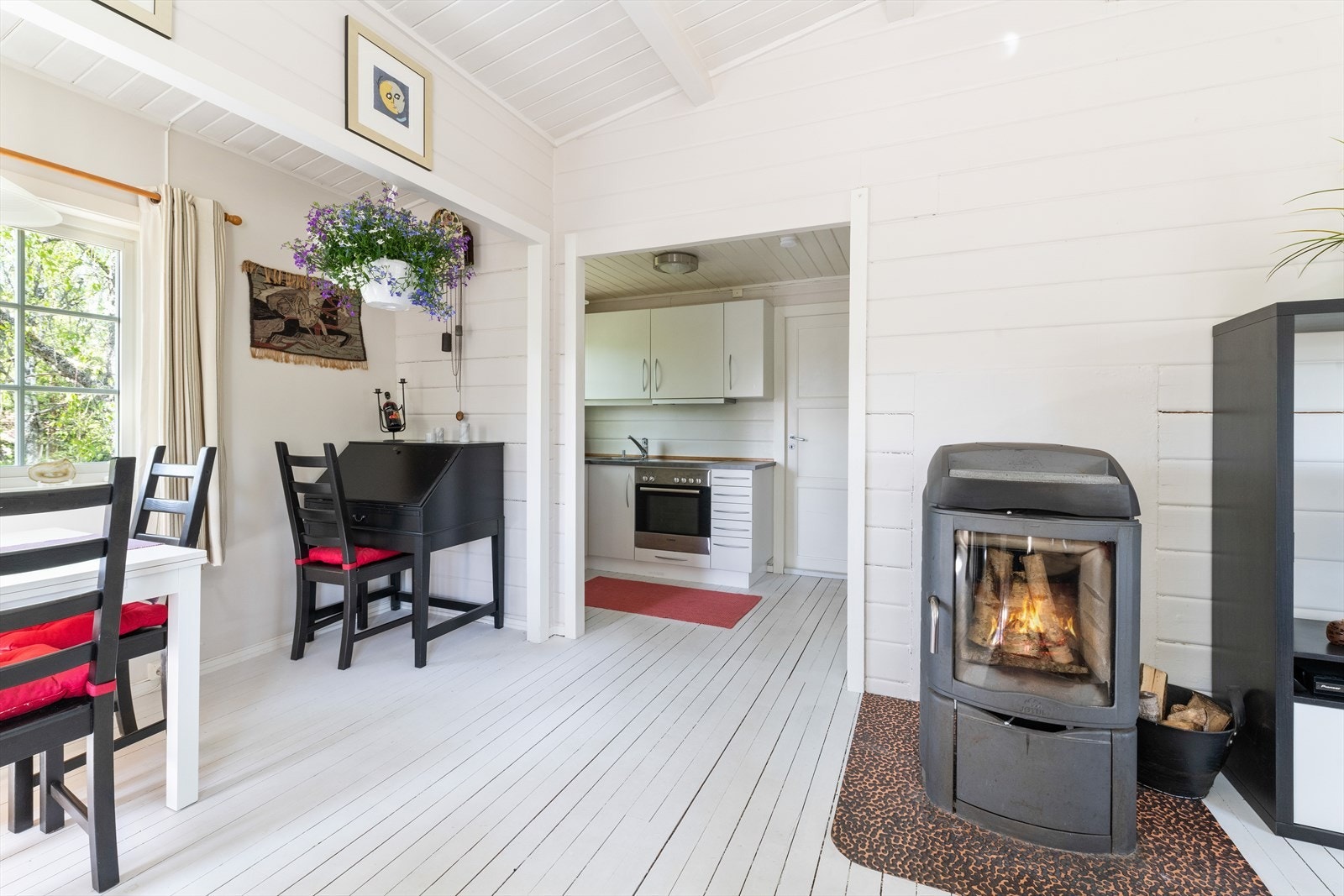 Vedovnen fra 2006 er et fint blikkfang som gir lun varme i rommet. Galleribilde