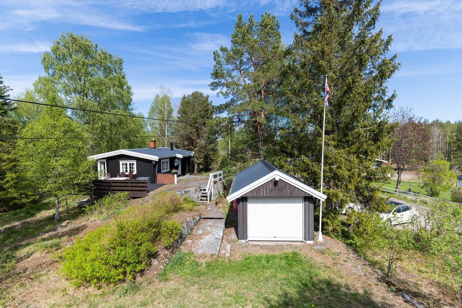 Velkommen til Slottetveien 23 presentert av Charlotte Bårdsen, DNB Eiendom. Galleribilde