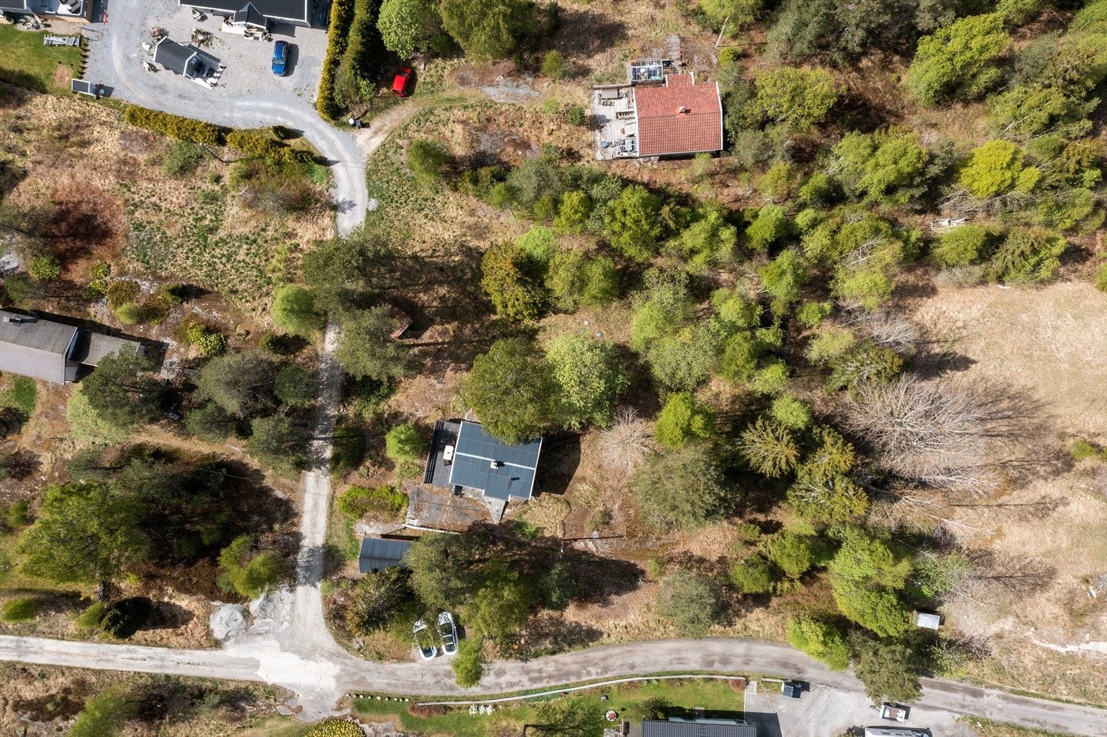 Tomten er på 3423 kvm og er regulert til bolig. Galleribilde