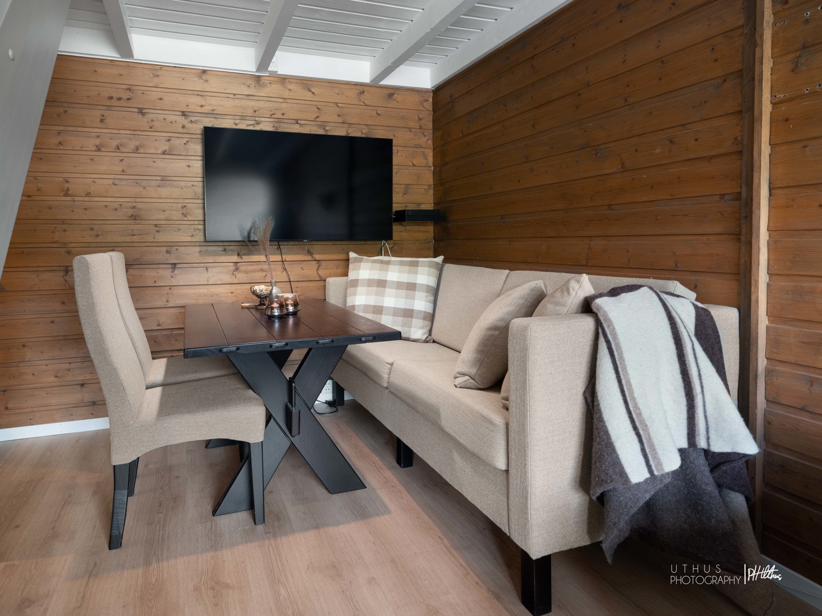 Åpen og koselige spisestue med tv krok Galleribilde