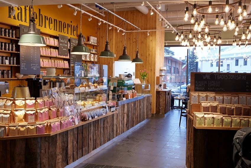 Det er også kort vei opp til Sæter hvor du kan nyte en kaffe fra Kaffebrenneriet eller en bolle på Samson. Galleribilde