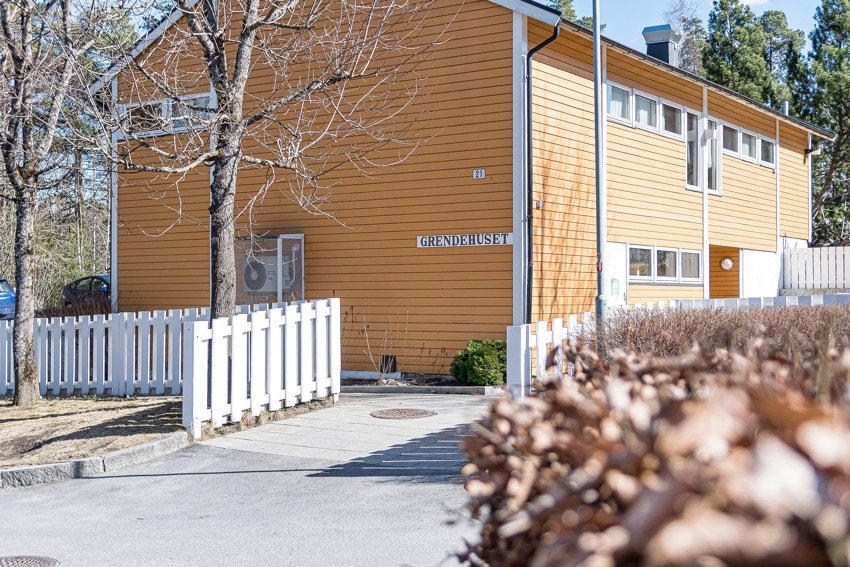 Borettslaget har et eget samfunnshus. Her er det mulig å leie lokale til større fester (dåp, konfirmasjon o.l), og her arrangeres også faste aktiviteter som teater for barn og yoga for voksne. Galleribilde