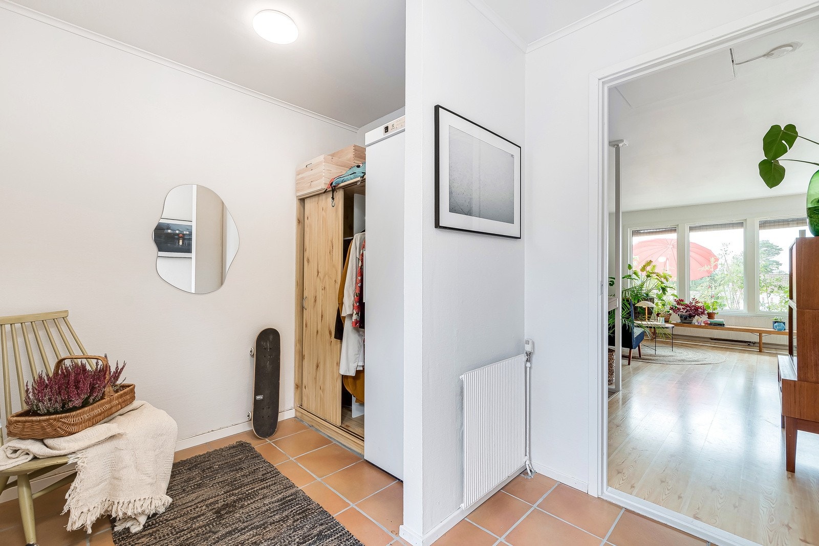 I gangen er det god plass til ytterklær og annet utstyr. Galleribilde