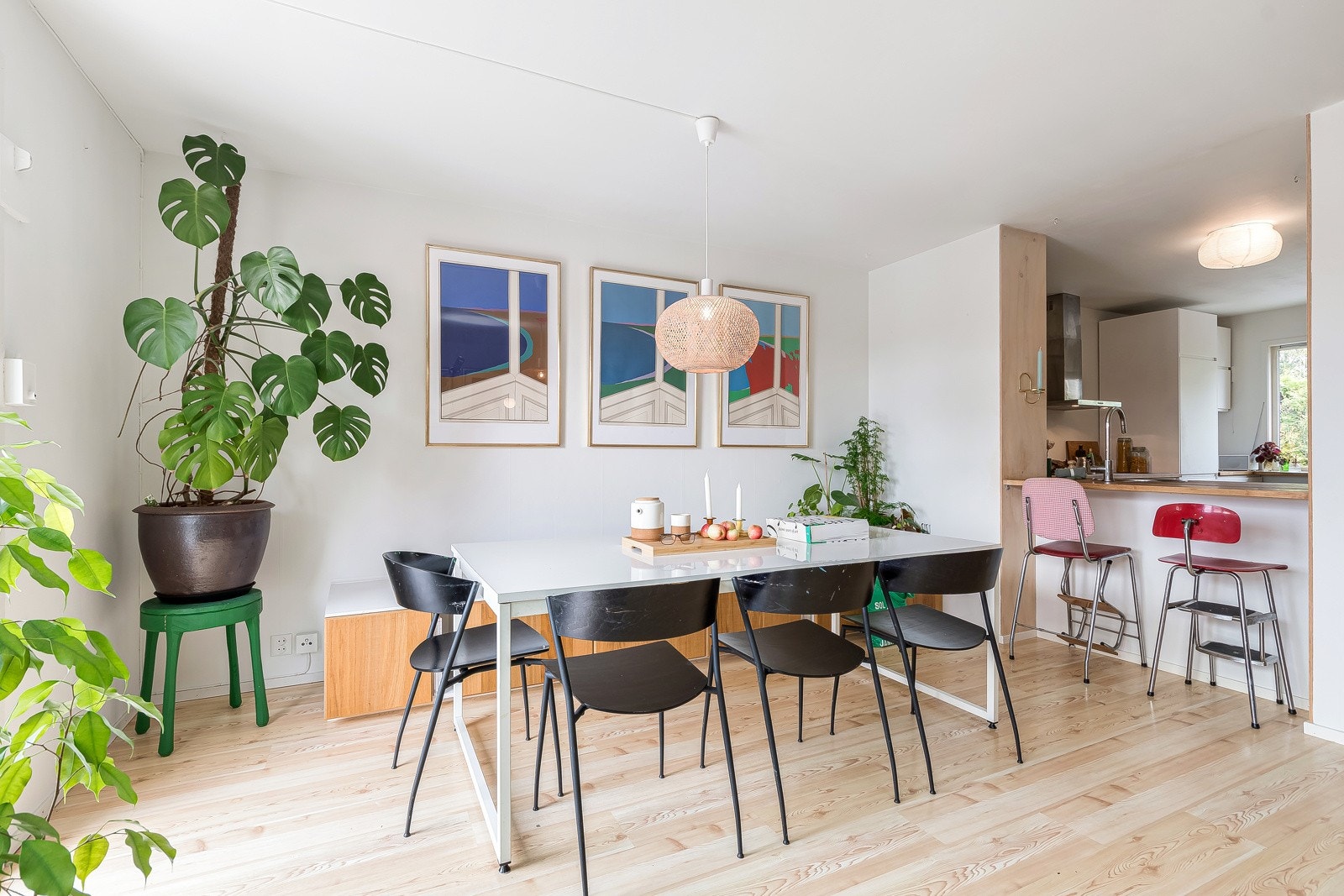 Sitat selger: "Her er det godt å invitere venner på middag! Nyttårsaftener har vi feiret mange av her, med perfekt fyrverkeriutsikt! " Galleribilde