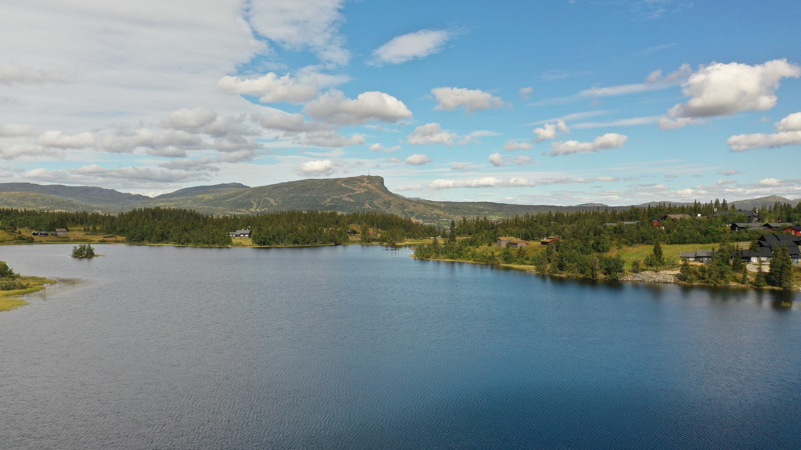 Veslesetervatnet, populært bade- og fiskevann Galleribilde
