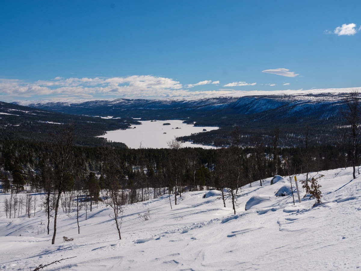 Område har flott utsikt mot Skurdalsfjorden og fjellene rundt. Galleribilde