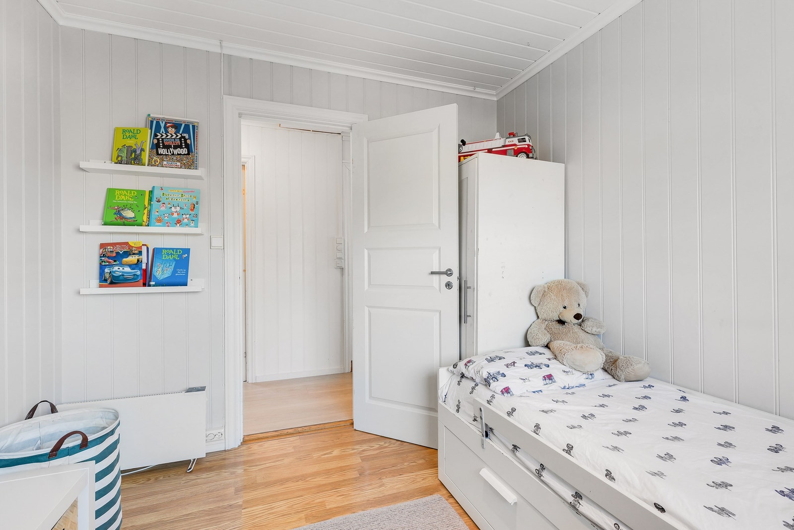 Barnerom også det med utsikt mot sjøen. Galleribilde