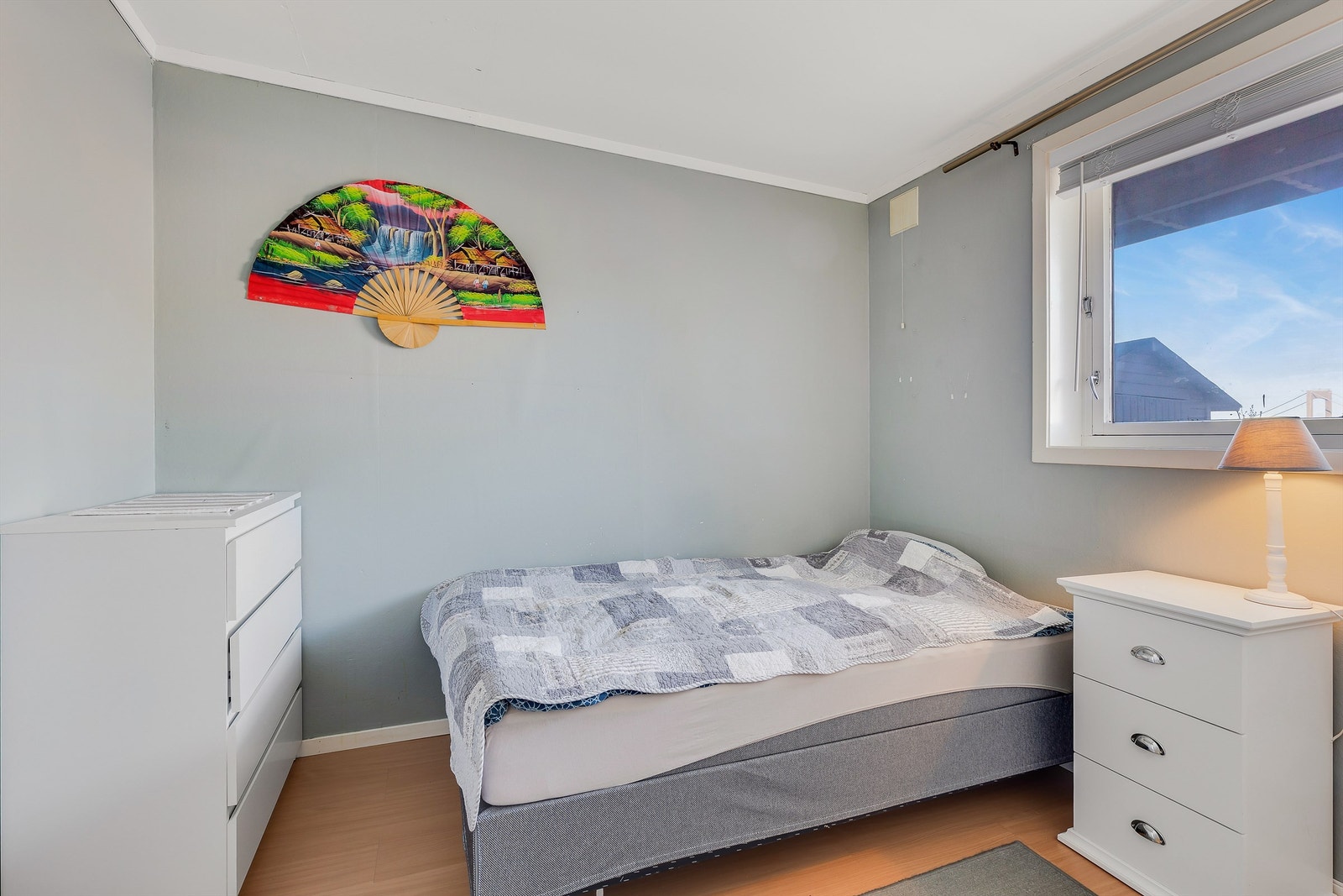 Soverom i hybelen. Galleribilde