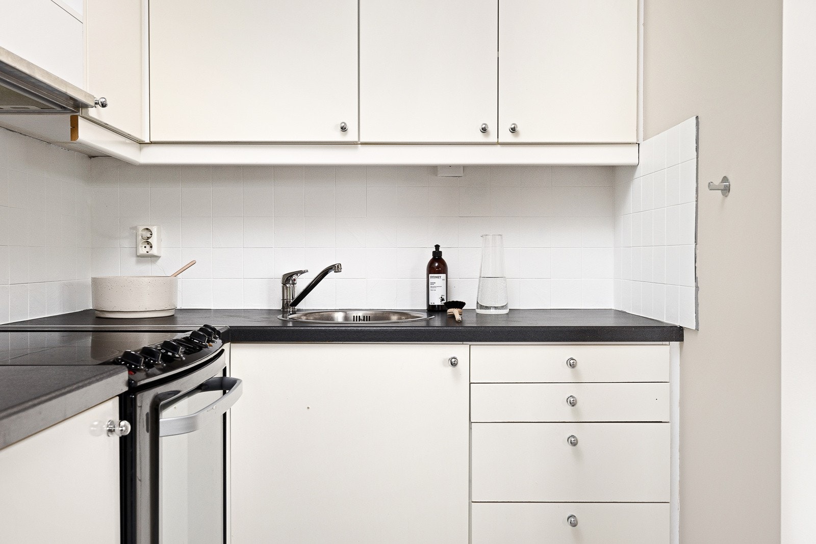 Laminert benkeplate med nedsenket oppvaskkum med ett-greps armatur. Galleribilde