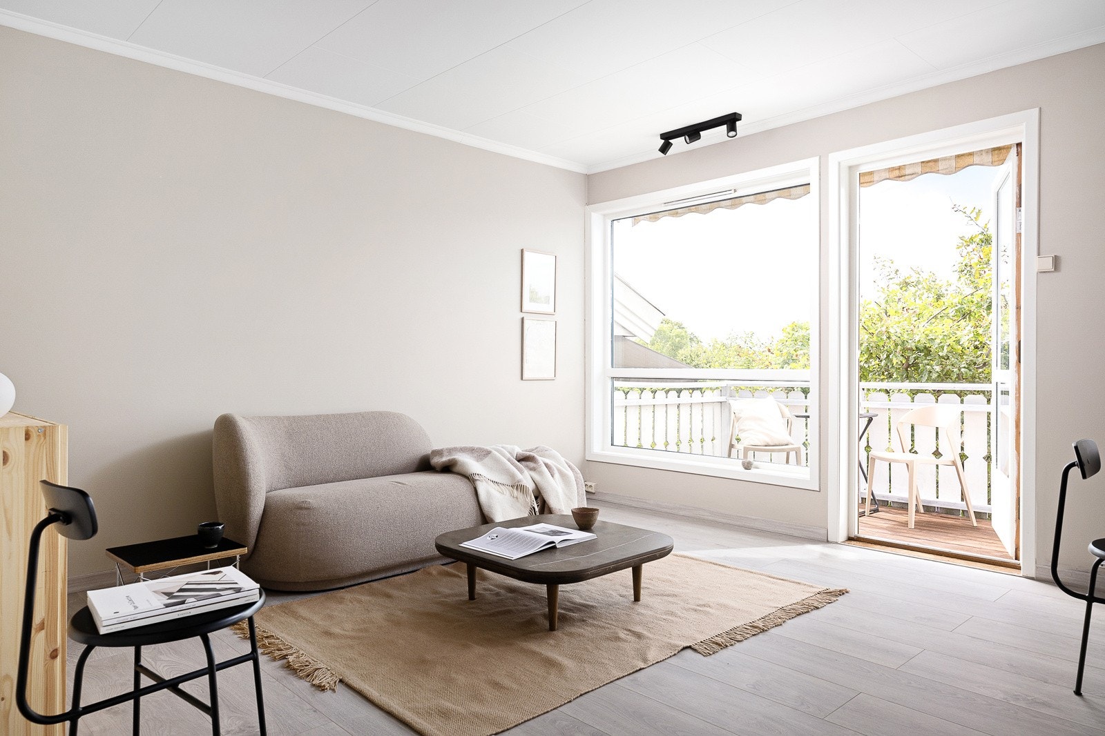 Leiligheten er lys, romslig og har en god utforming som gjør den enkel å innrede. Galleribilde