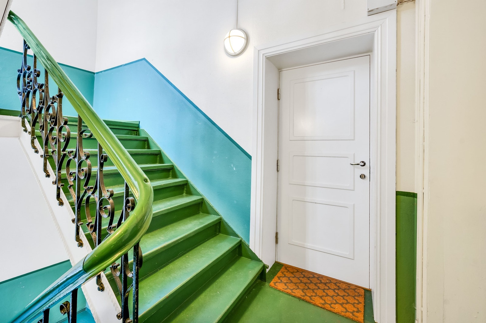 Felles trappeoppgang. Galleribilde