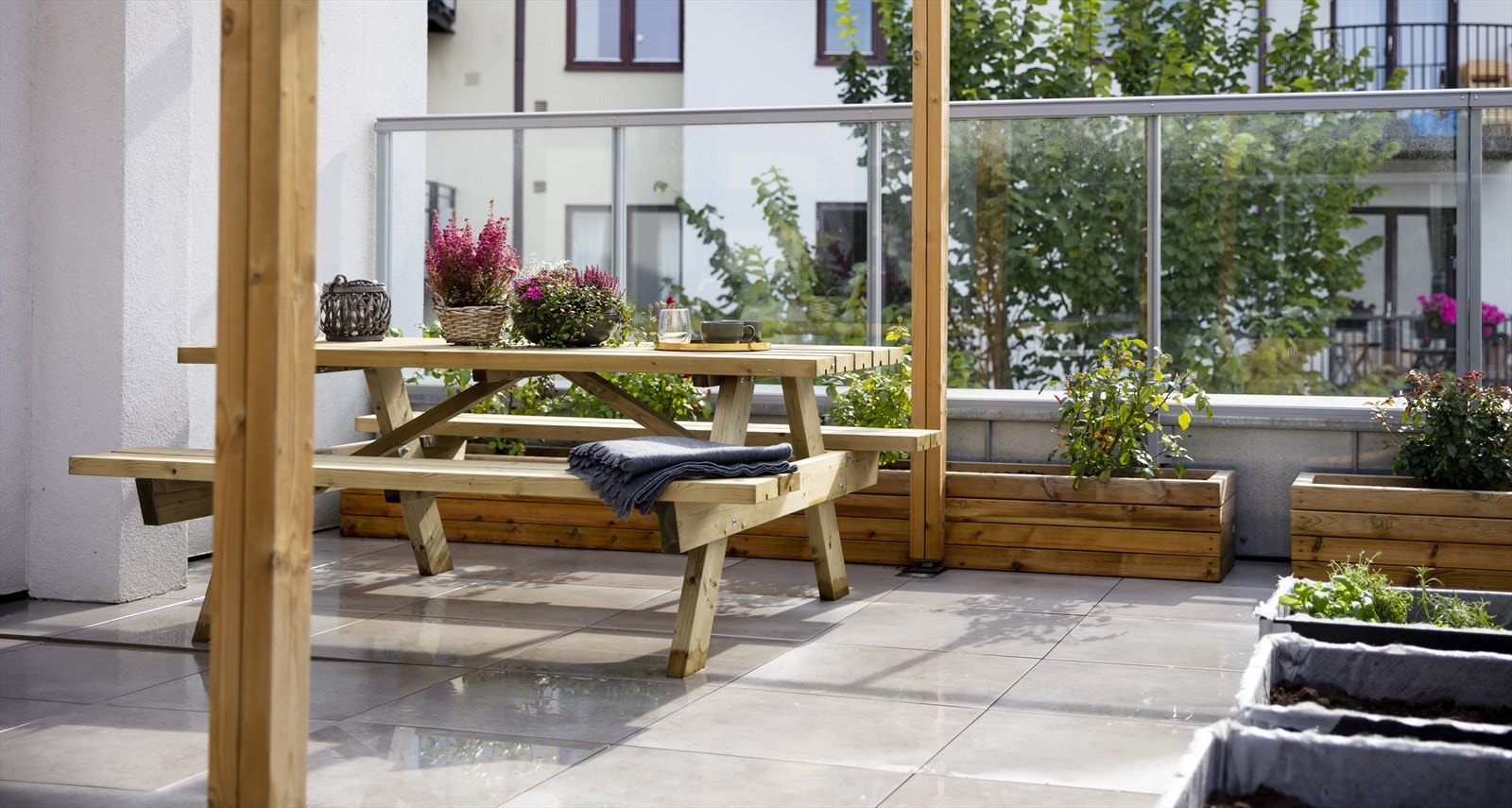 De idylliske uterommene på takterrassen er inspirert av byens mange kolonihager, parker og byhager. Galleribilde