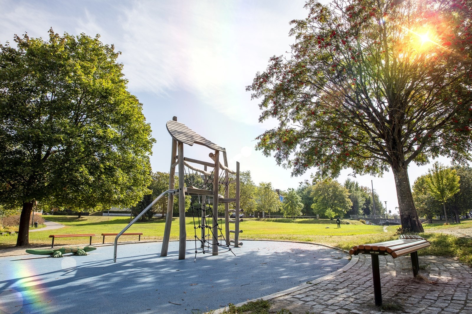 Områdene rundt Akerselva består av frodige parker og flotte lekeplasser. Her er det mange muligheter for uteaktiviteter. Galleribilde