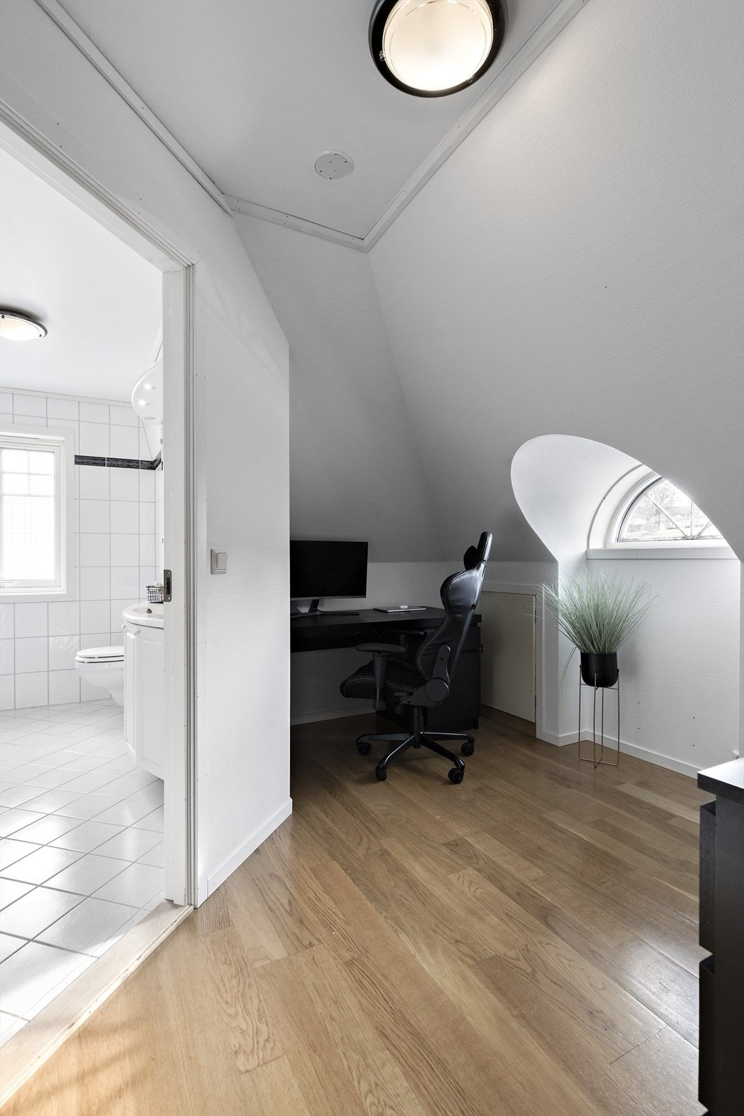 Soverom 2 er innredet som kontor. Galleribilde
