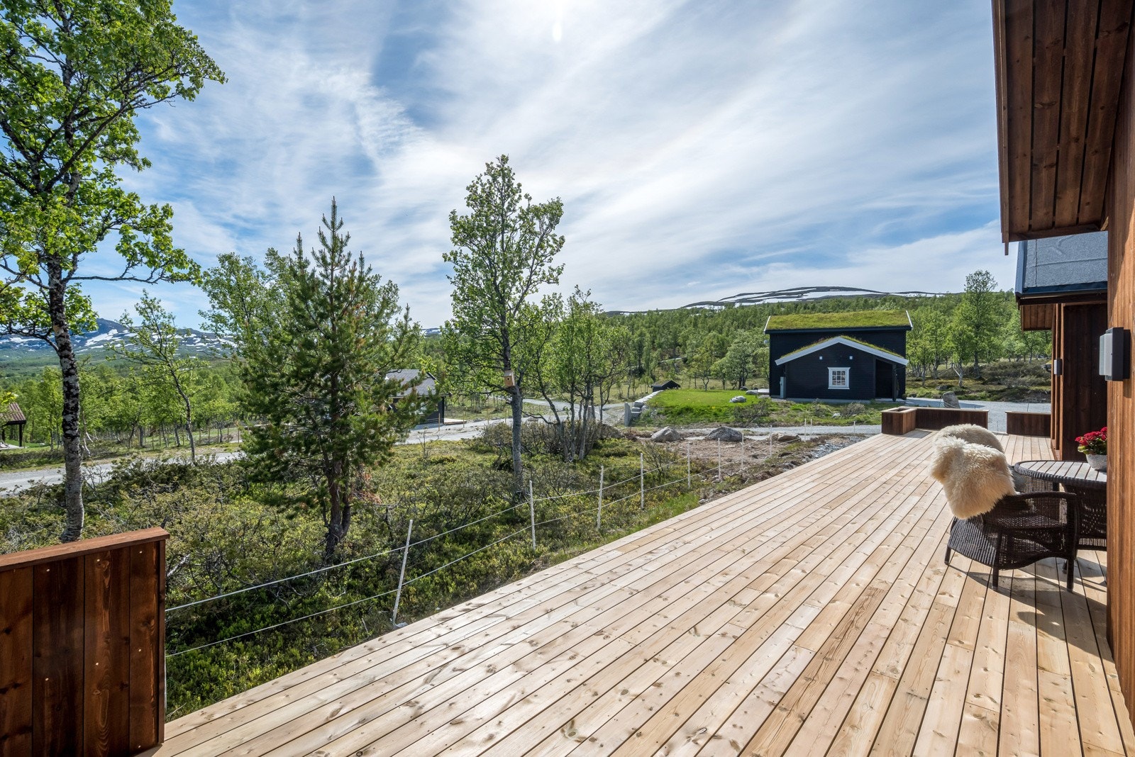 Her kan du ta på deg skiene og gå rett ut i den populære "Skienern-løypa". Galleribilde