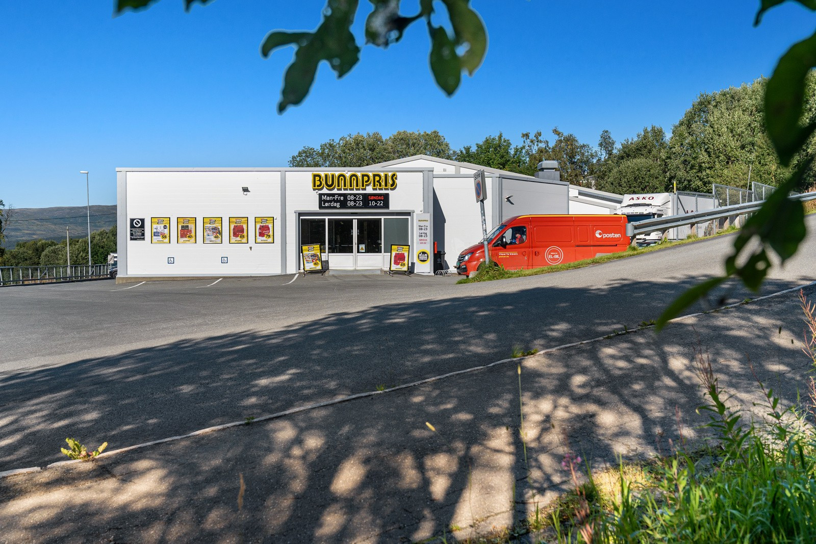 Her bor du i et barnevennlig område med lite trafikk og kort vei til skole, barnehage og dagligvare!